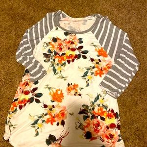 3/4 Floral top